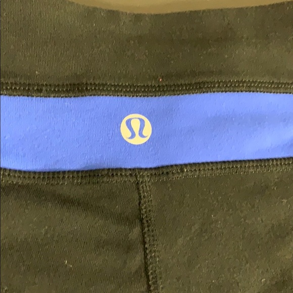Reversable Lululemon Capris Size 6 - Picture 7 of 9